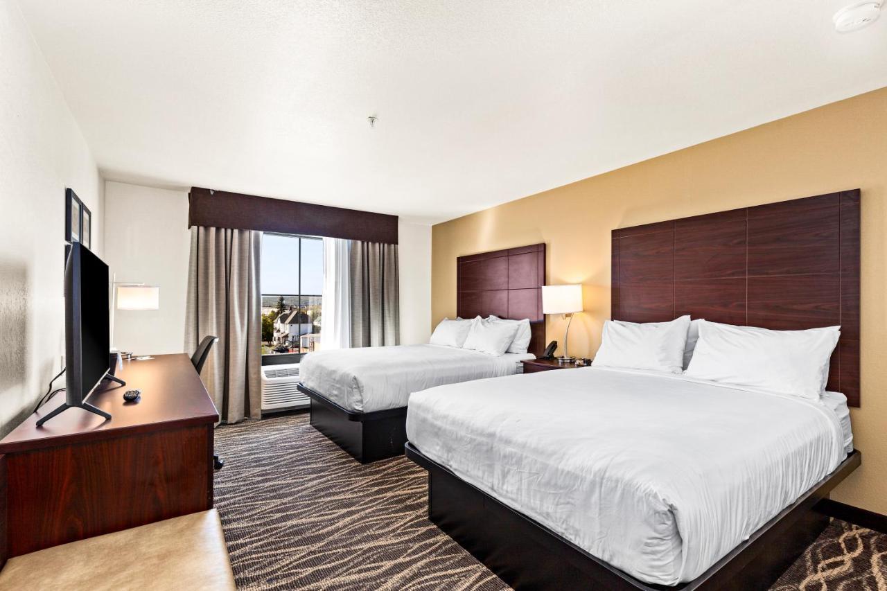 Cobblestone Hotel & Suites Superior Extérieur photo