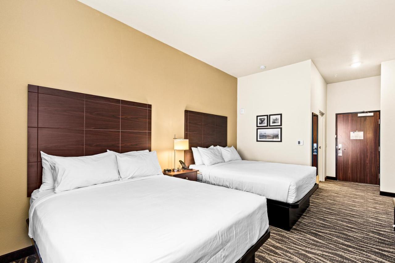 Cobblestone Hotel & Suites Superior Extérieur photo
