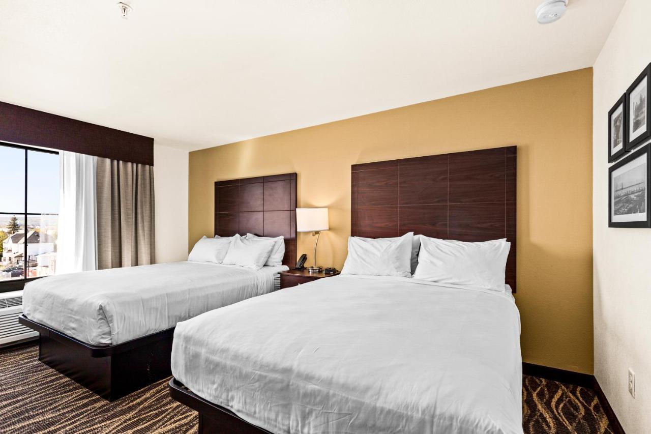 Cobblestone Hotel & Suites Superior Extérieur photo