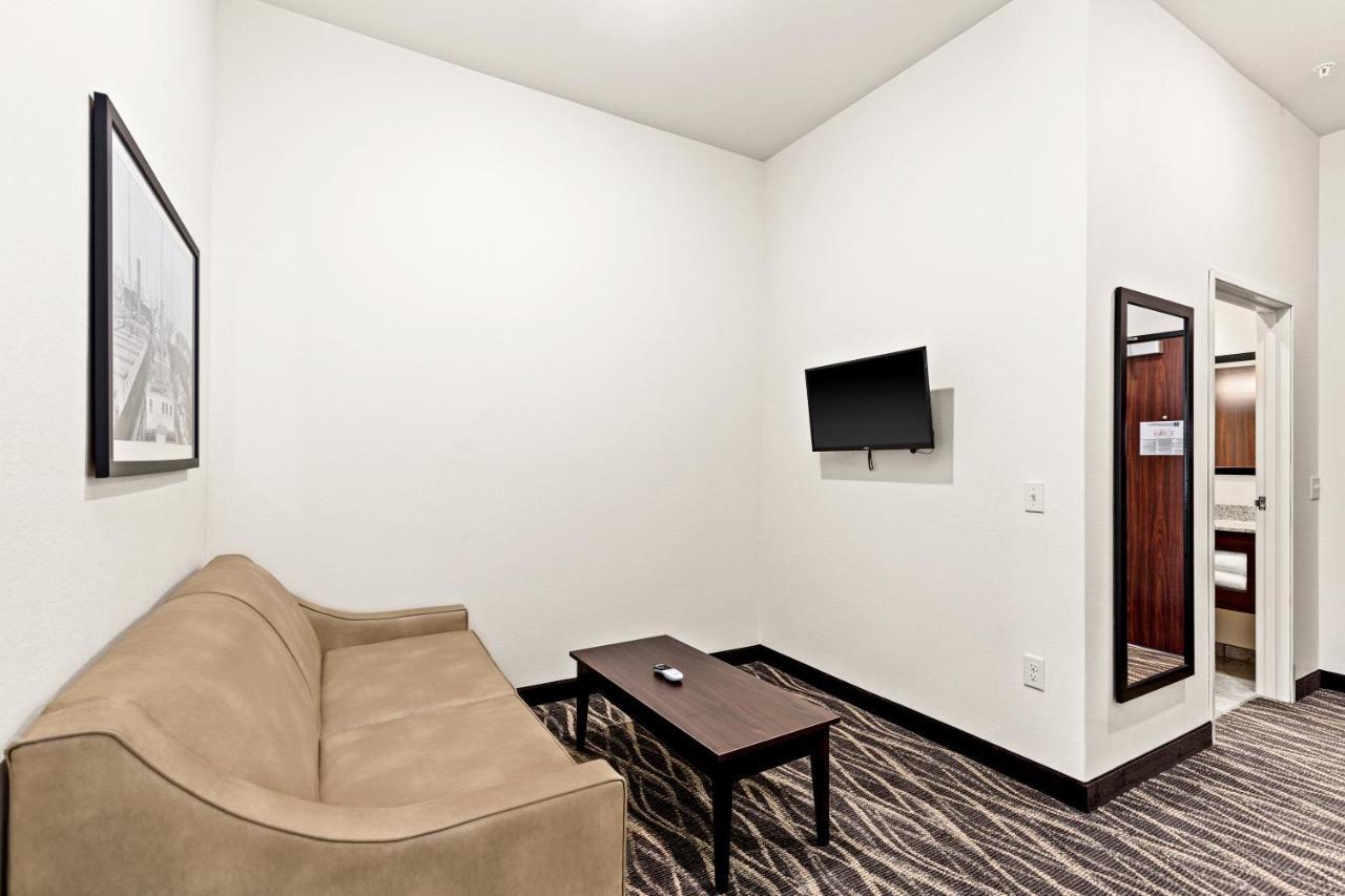 Cobblestone Hotel & Suites Superior Extérieur photo