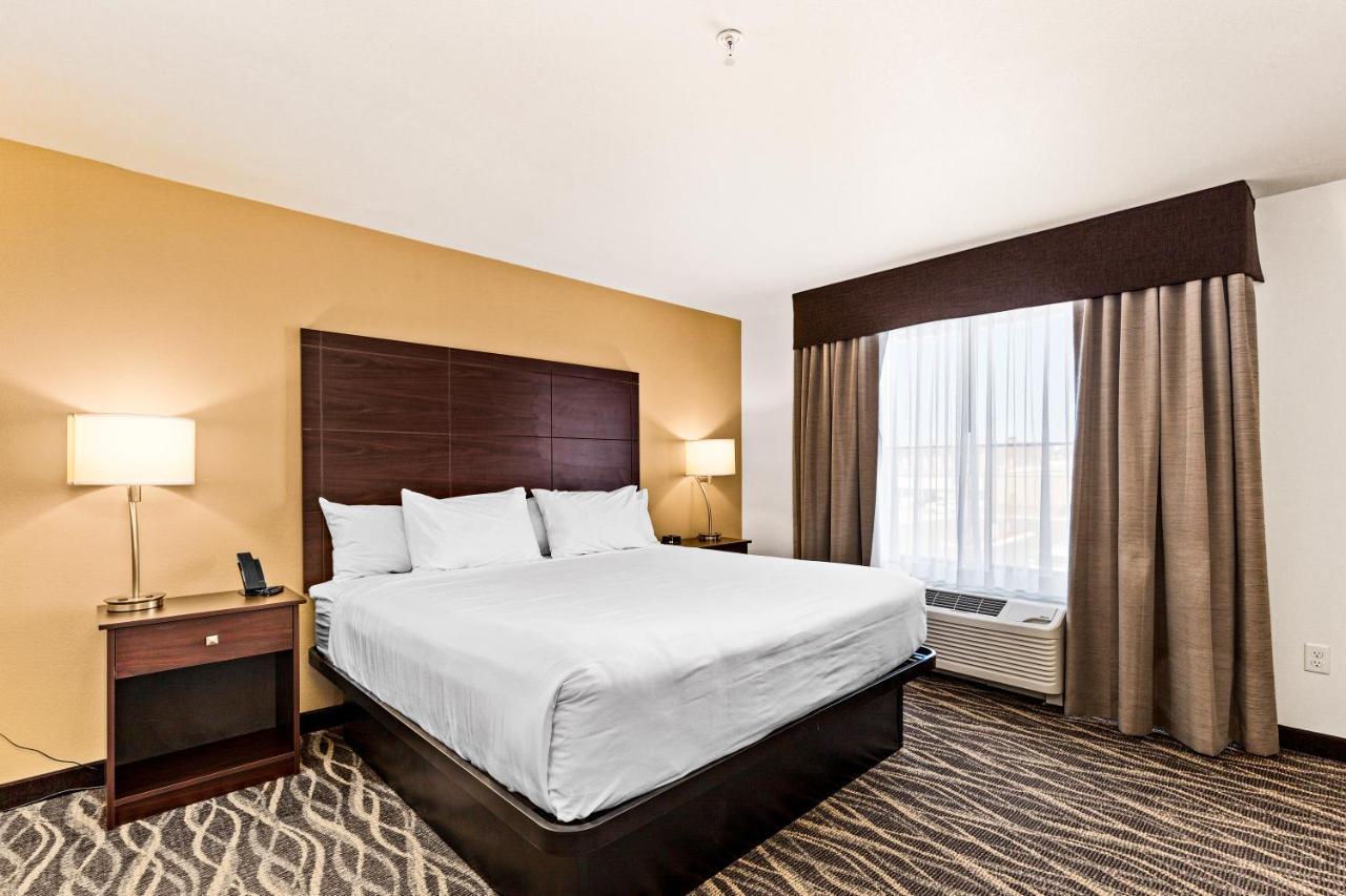 Cobblestone Hotel & Suites Superior Extérieur photo